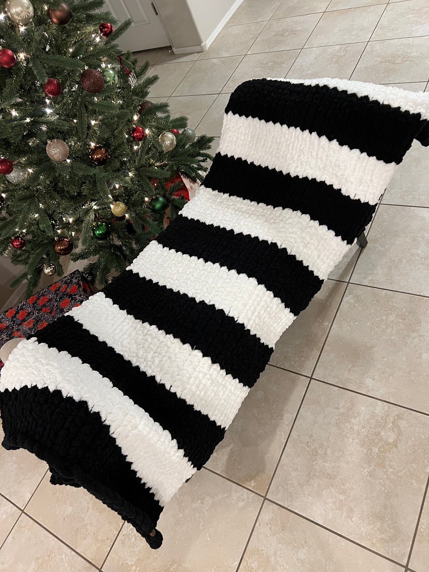 B&W Blanket