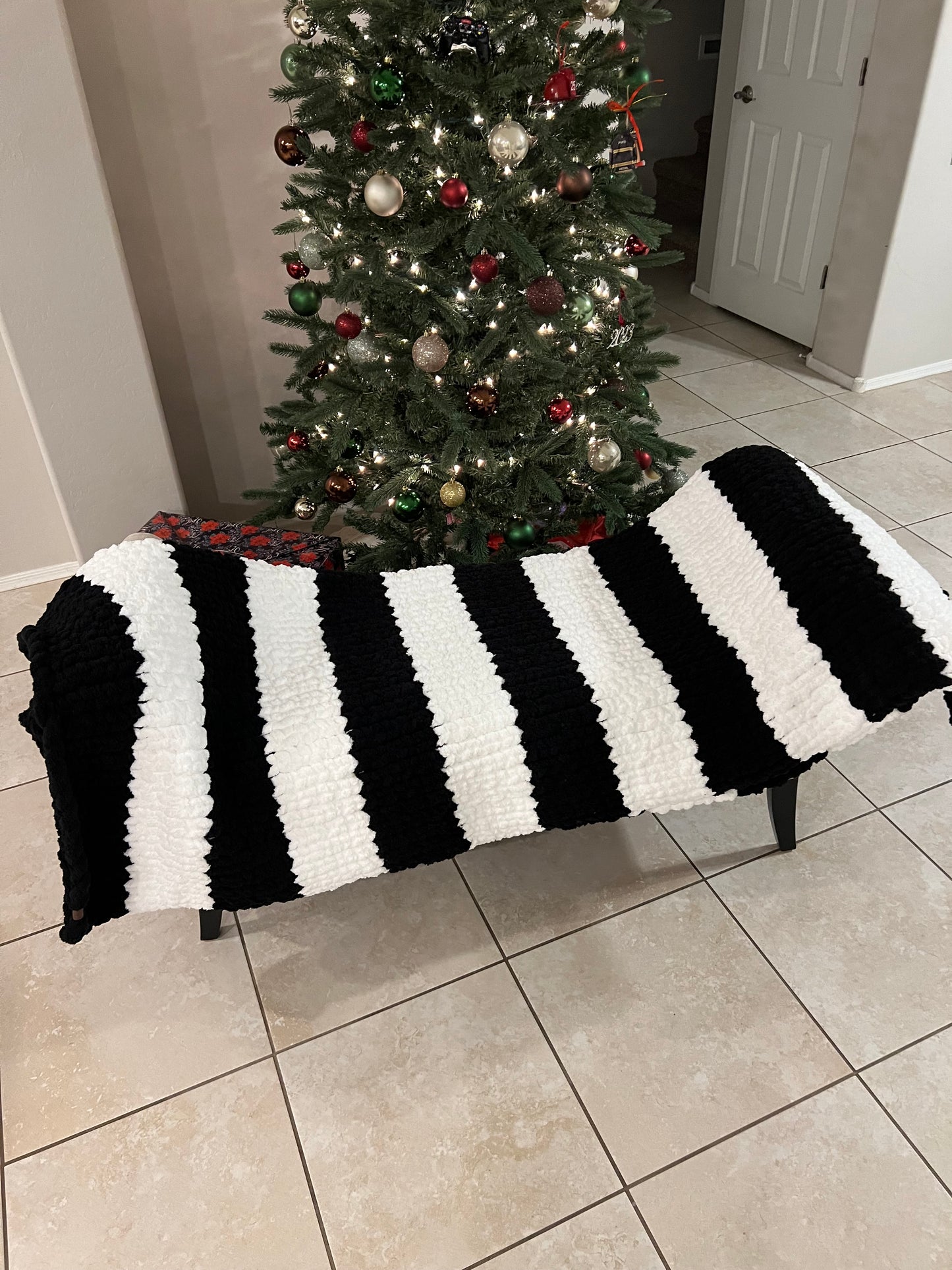 B&W Blanket