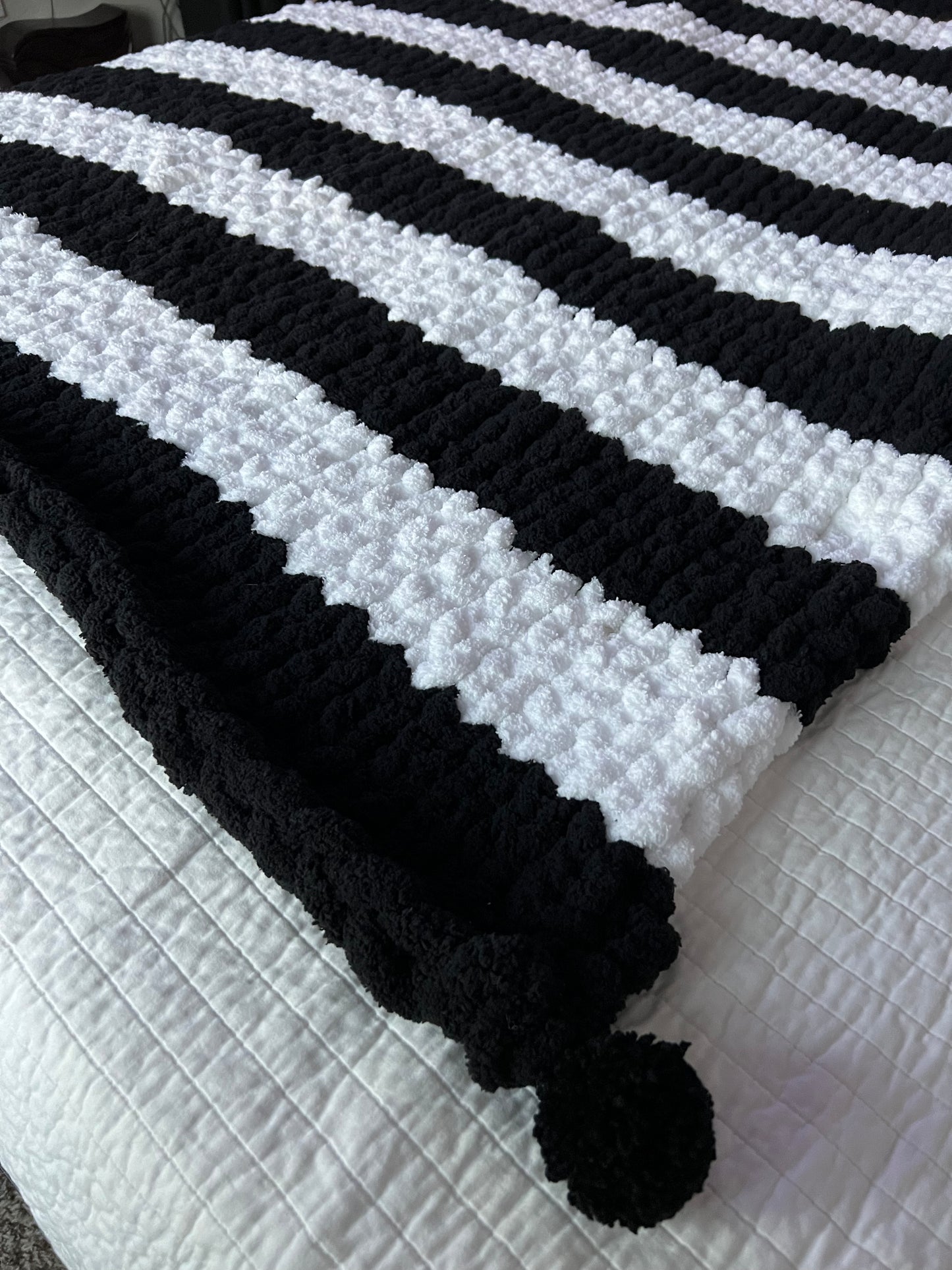 B&W Blanket