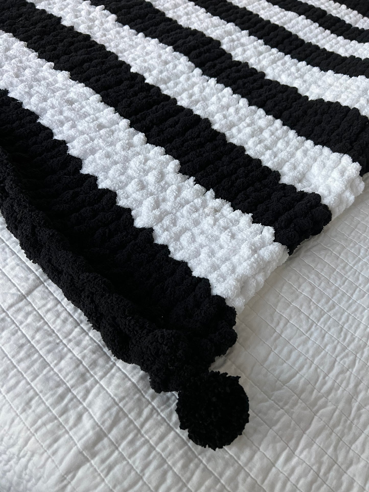 B&W Blanket