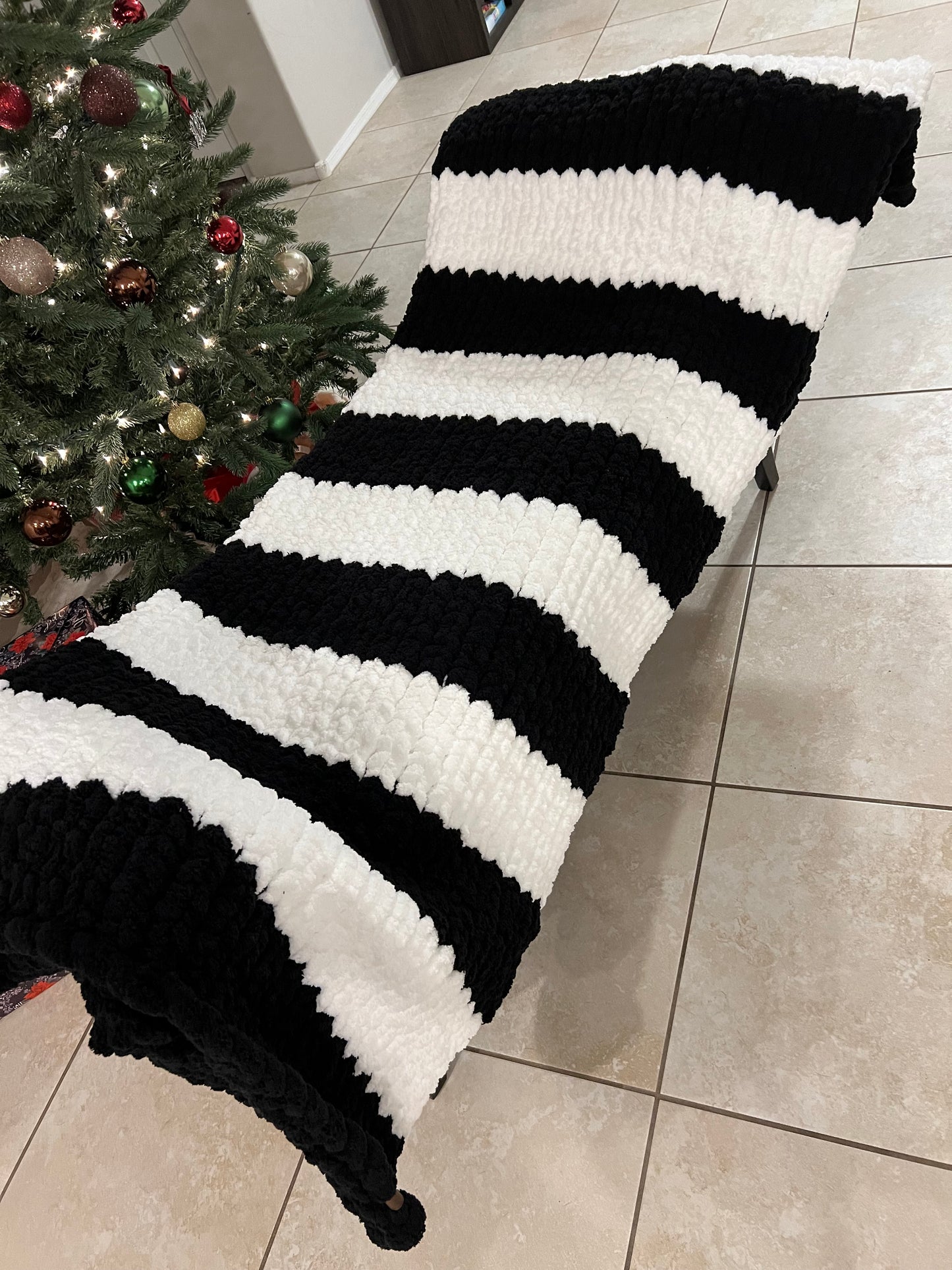 B&W Blanket