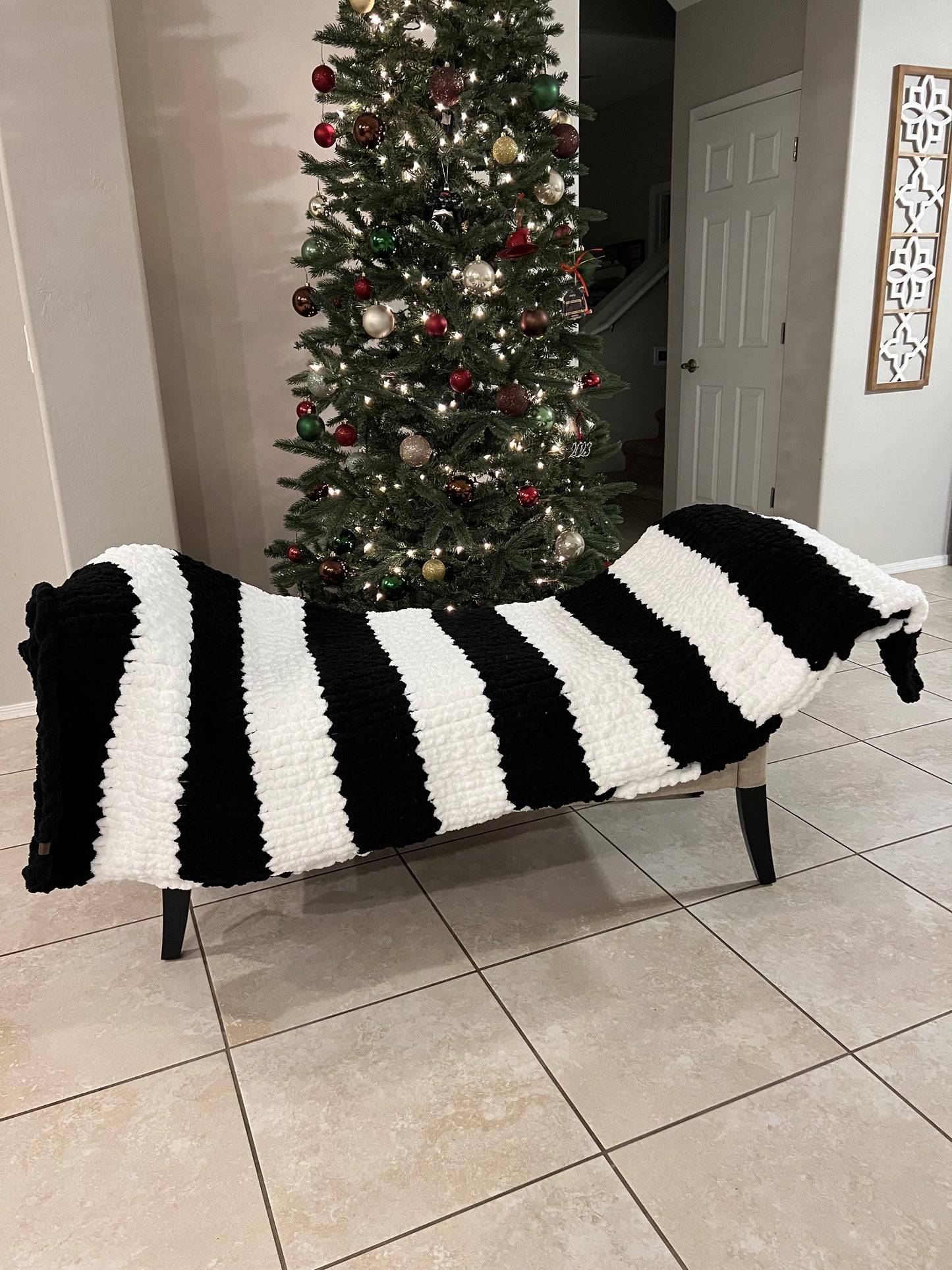 B&W Blanket